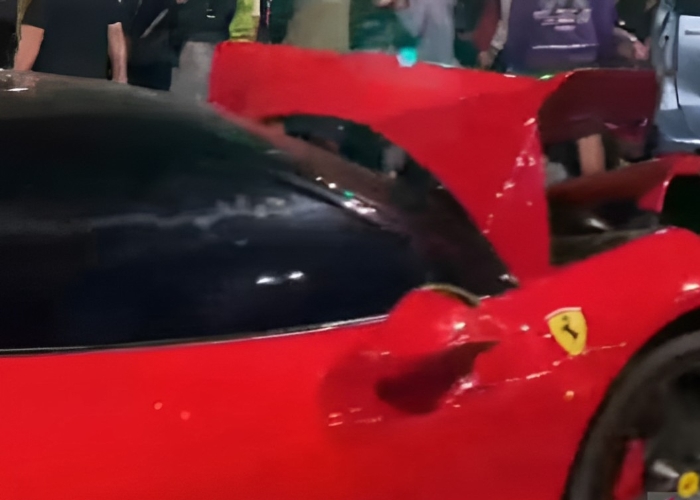 5 Fakta Pengemudi Ferrari Seruduk Banyak Kendaraan Jadi Tersangka