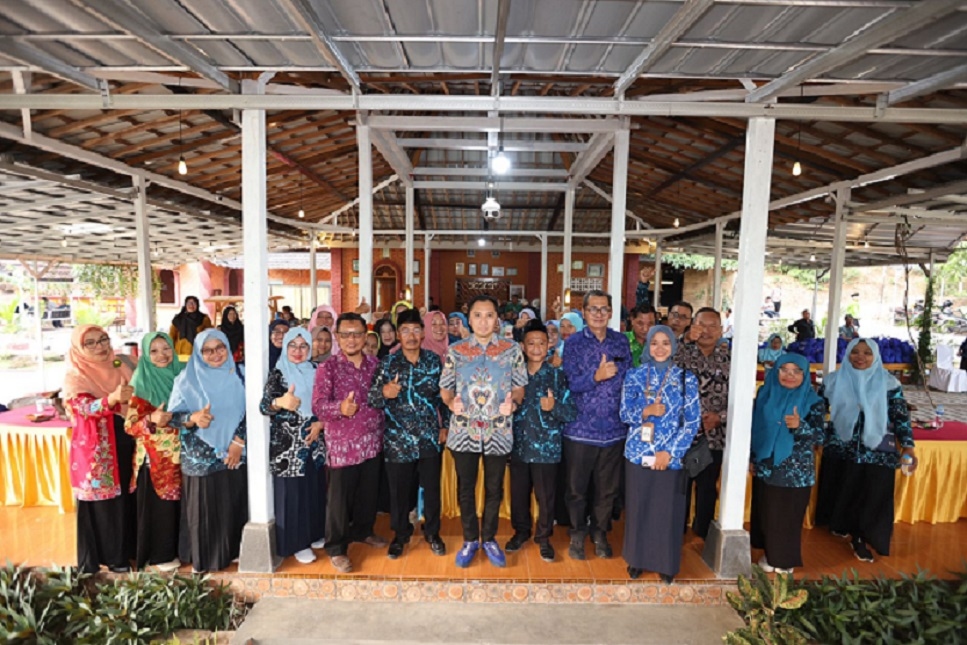 Legislator Partai Demokrat Terima Unek-unek Guru Di Magetan