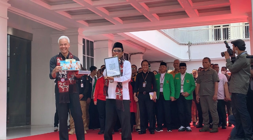 Berkas Dinyatakan Lengkap, Ganjar-Mahfud Cek Kesehatan Di Hari Santri