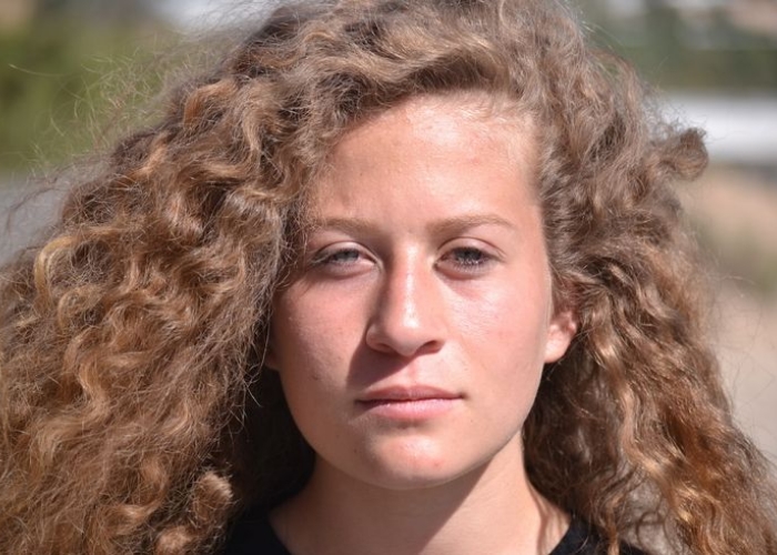 Kartininya Palestina Nih Bos! Sosok Ahed Tamimi, Pahlawan Muda Palestina Sering Ditangkap Tentara Israel