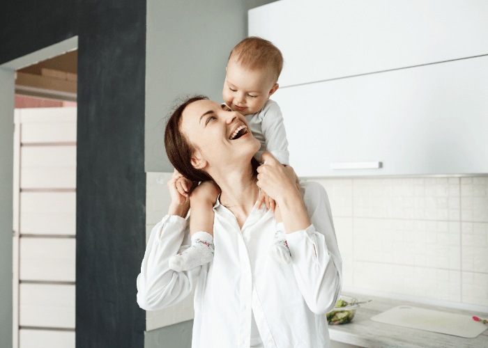 Attachment Parenting Ala Kourtney Kardashian: Pola Asuh Apa Itu Sebenarnya?