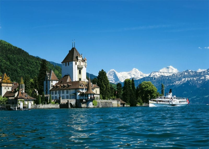 5 Rekomendasi Tempat Wisata Memukau di Swiss, Wajib Dikunjungi!