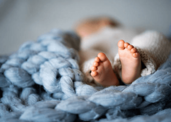 Bayi Ditelantarkan di Dalam Kardus Depan Ruko MOS Kopi Jakbar, Polisi Cari Pelaku