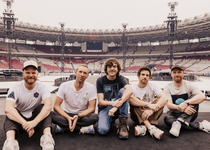 Coldplay LGBT Tapi Peduli Palestina? Buktinya Tampak Di Konser Indonesia