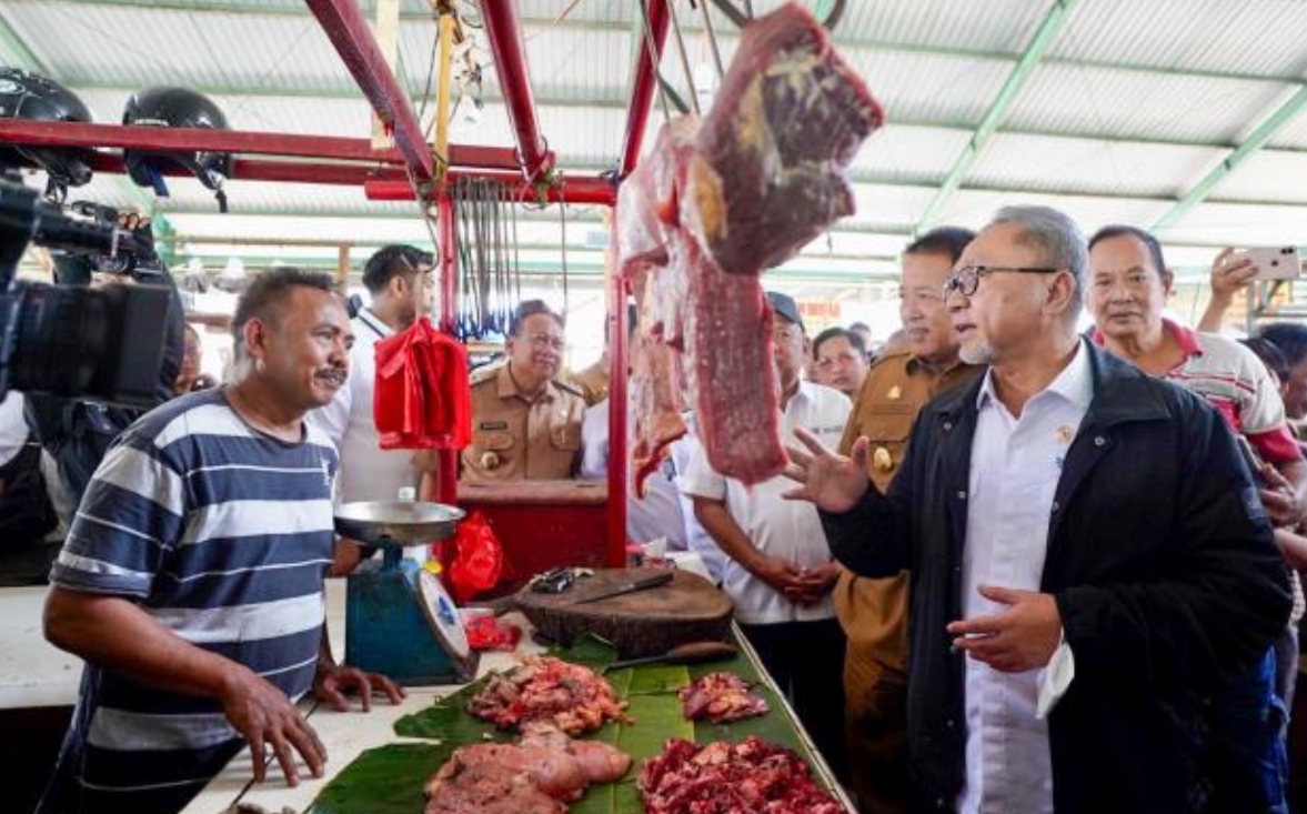 Kunjungi Pasar di Lampung, Mendag Zulhas: Pasokan Bapok Melimpah, Sambut Nataru Lebih Aman dan Bahagia