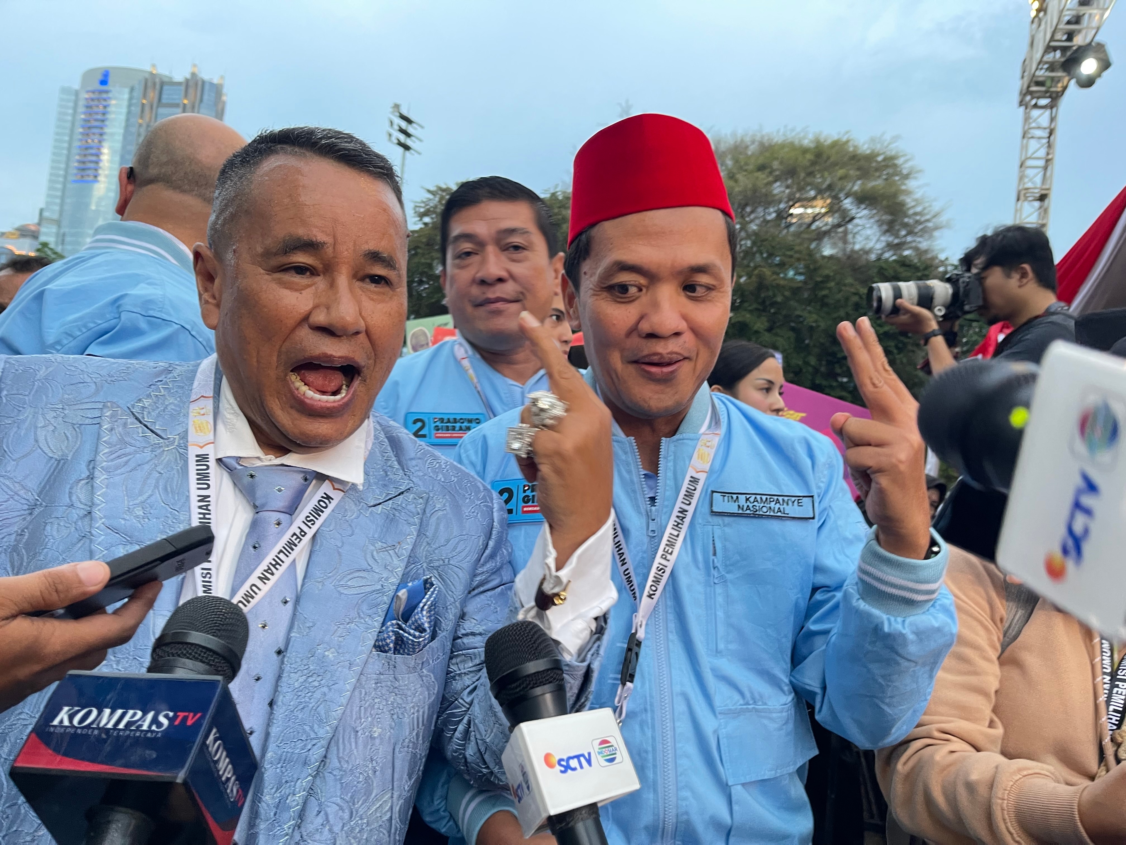 30 Tahun Jadi Pengacara Prabowo, Hotman Paris Hadiri Debat Capres Teriak Menang Satu Putaran