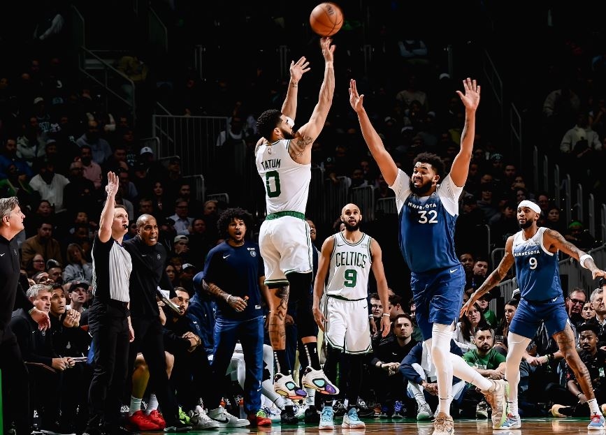 NBA Hari Ini: Jayson Tatum Cetak 45 Angka, Boston Celtics Cetak Rekor tak Terkalahkan di Kandang