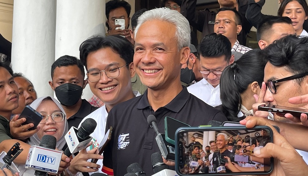 Ganjar-Anies Kompak di Debat Ketiga, Karena Alumni UGM?