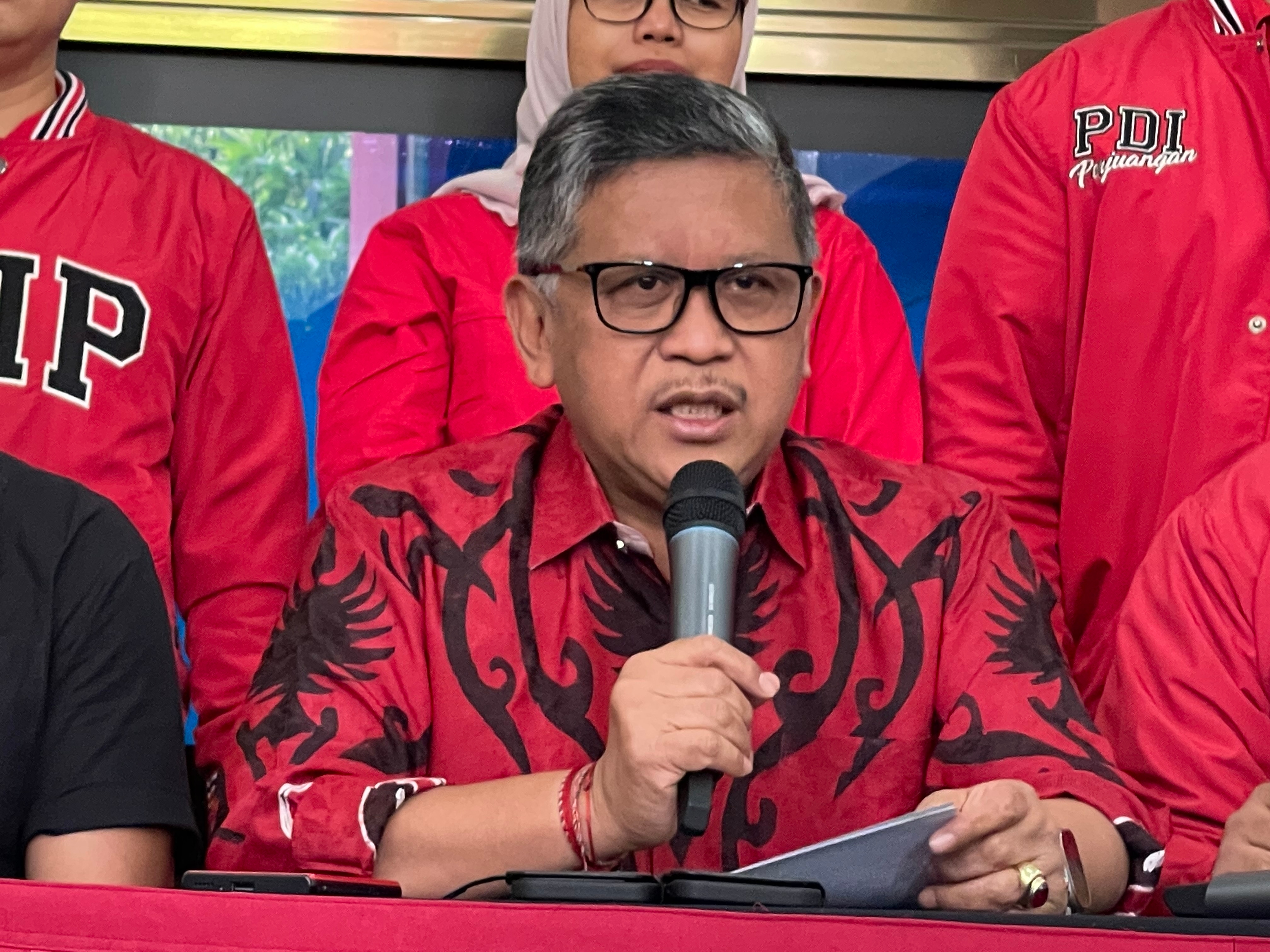 Menteri PDIP Bakal Mundur Ikuti Jejak Mahfud? Ini Jawaban Hasto