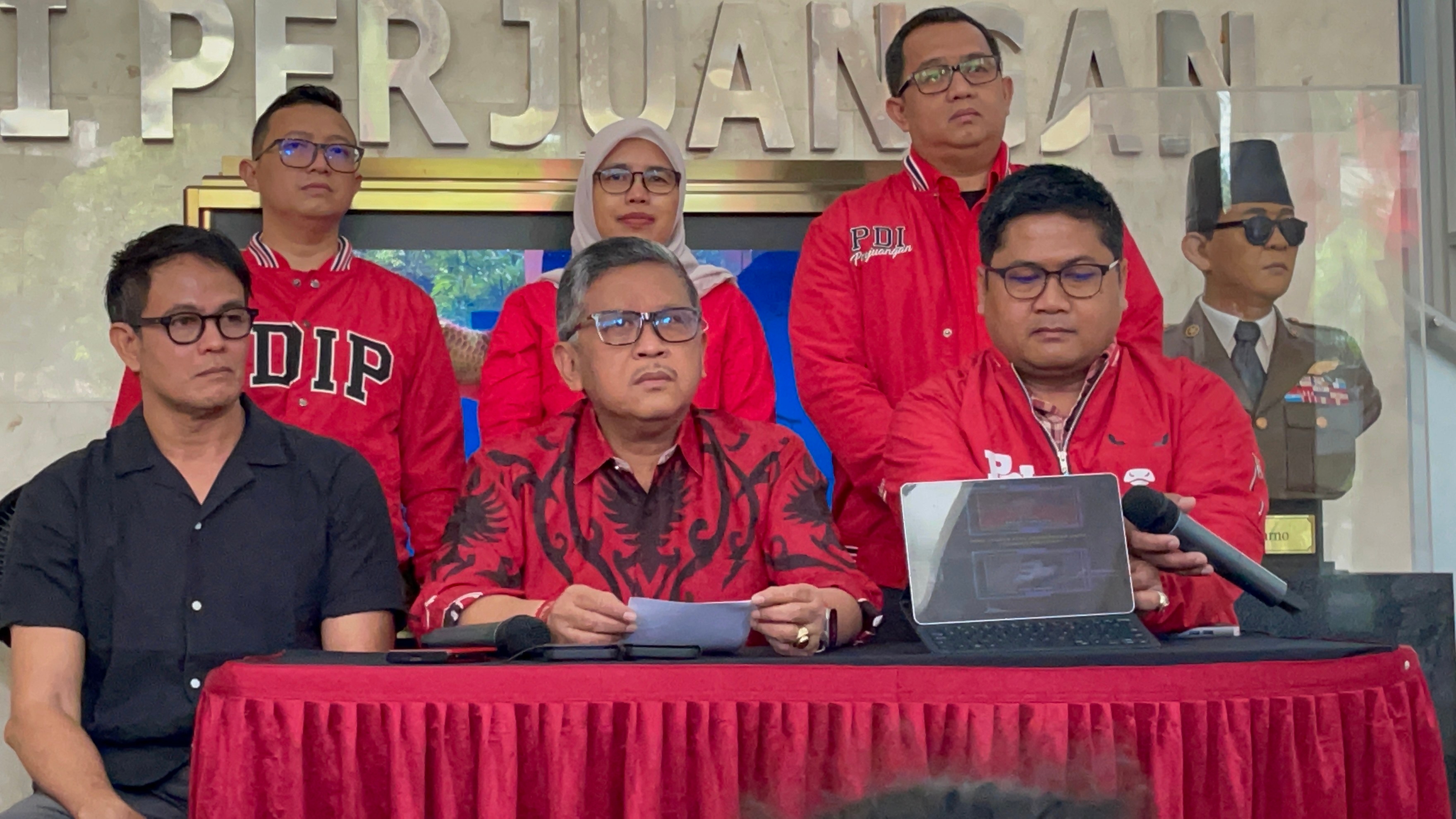 PDIP Protes Bendera di Gunungkidul Dicopot saat Kunker Jokowi: Kenapa yang Lain Tidak Dilarang