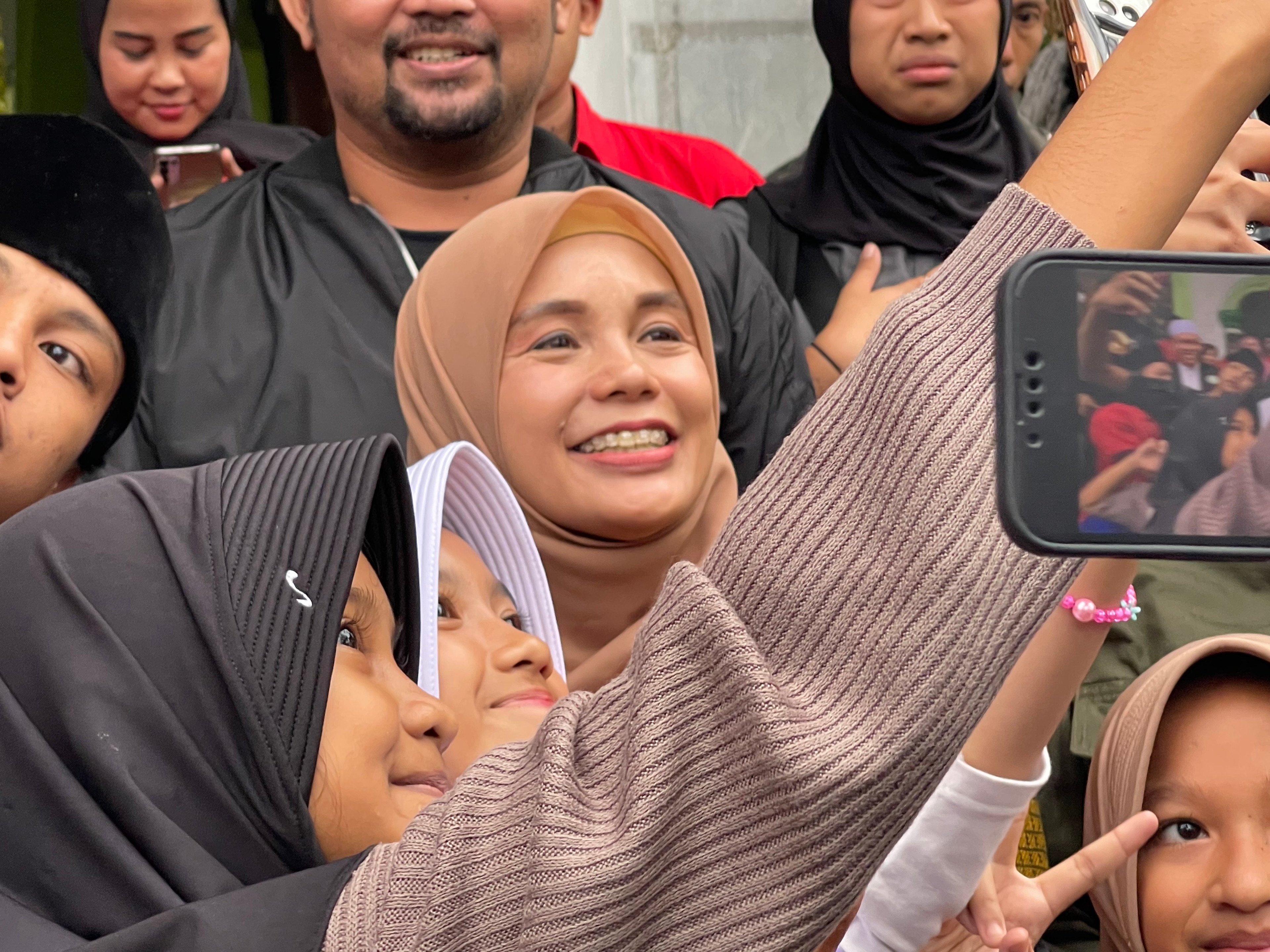 Cara Atikoh Ganjar Atasi Hoaks dan Haters di Masa Kampanye