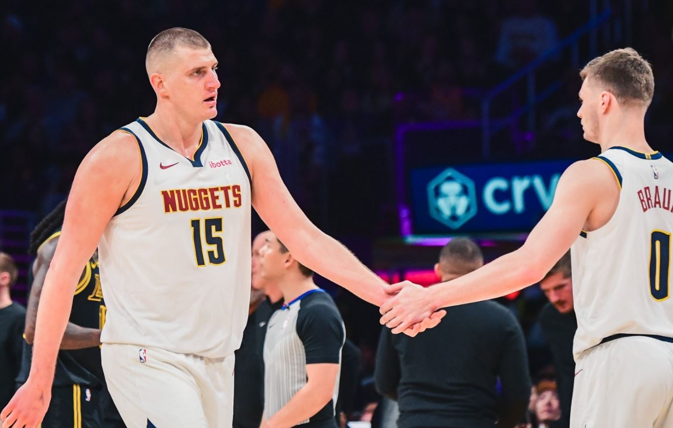 NBA Hari Ini: Cetak 10 Angka di Dua Menit Akhir, Denver Nuggets Bungkam Kandang Lakers 