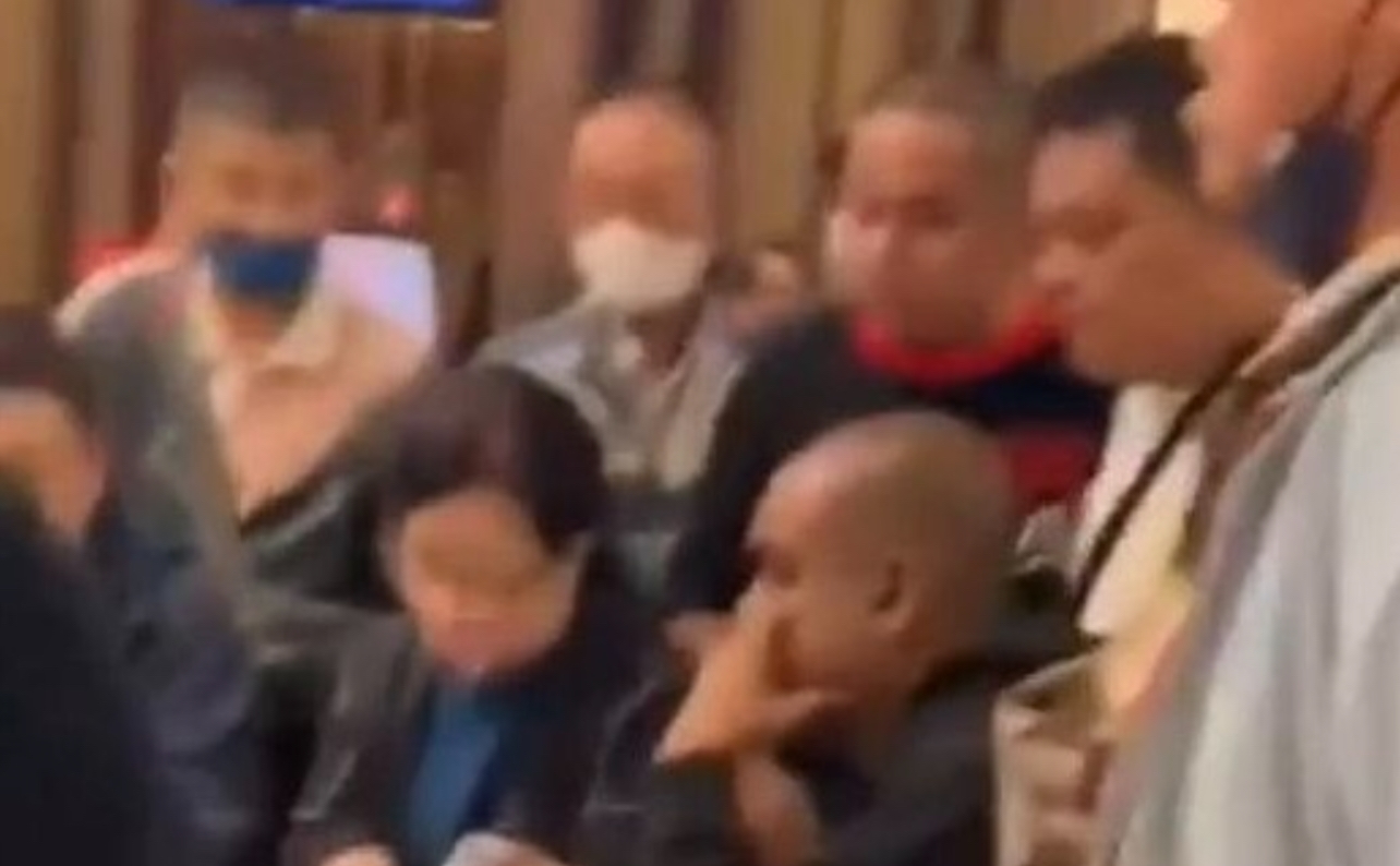 Mantan Bupati Tapteng Tanggapi Santai Video Viral Dirinya: Apa Perlu Saya Beri Kejutan?