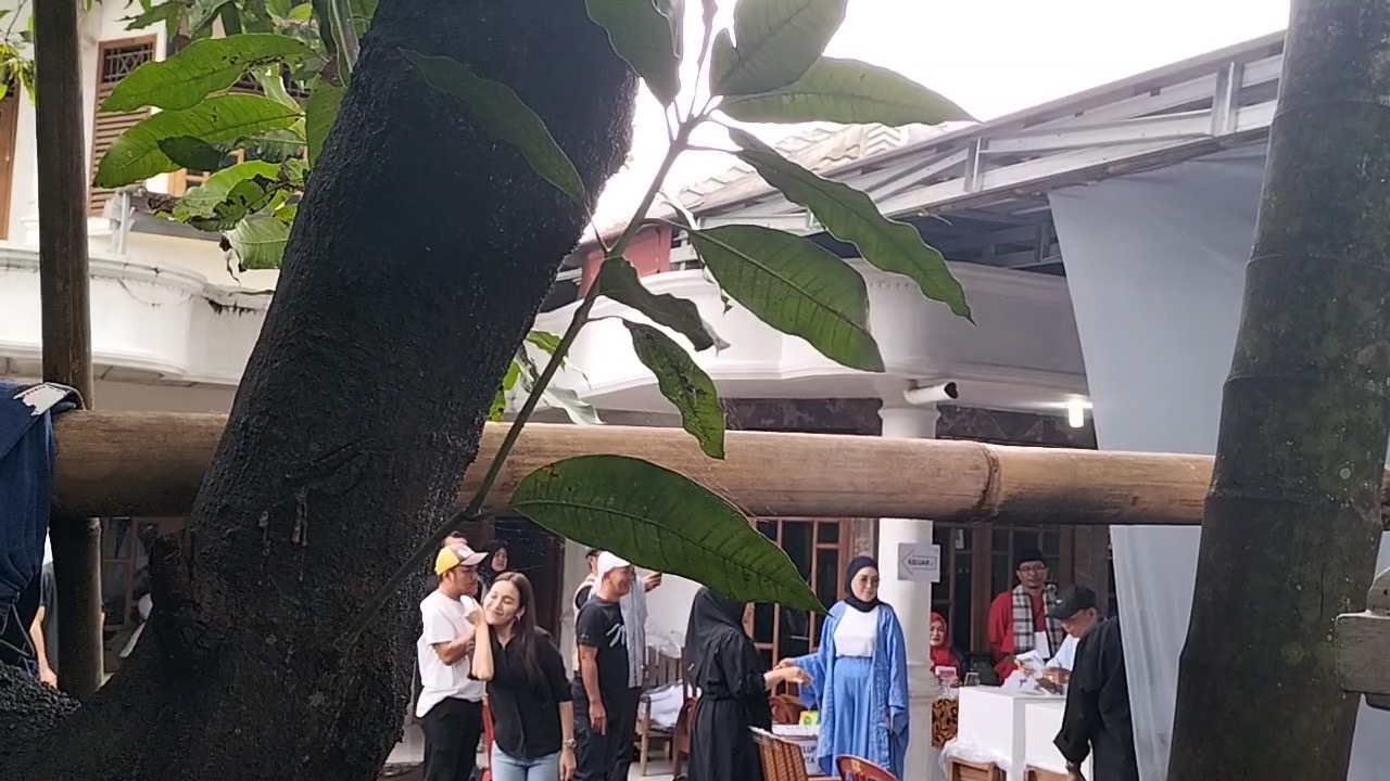 Usai Nyoblos, Ayu Ting Ting Masih Ogah Bahas Pernikahan