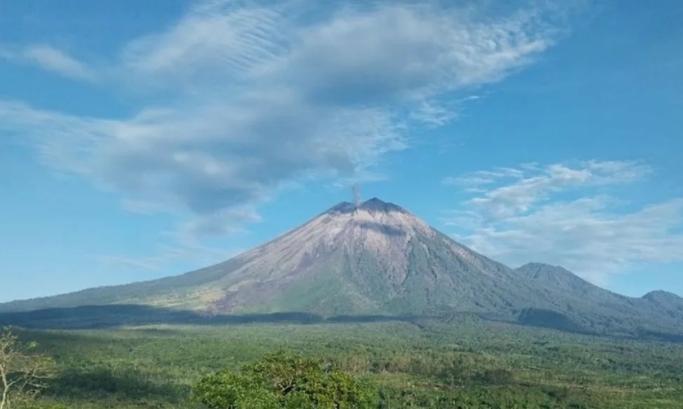 Erupsi Gunung Semeru Tidak Berdampak pada Aktivitas Warga