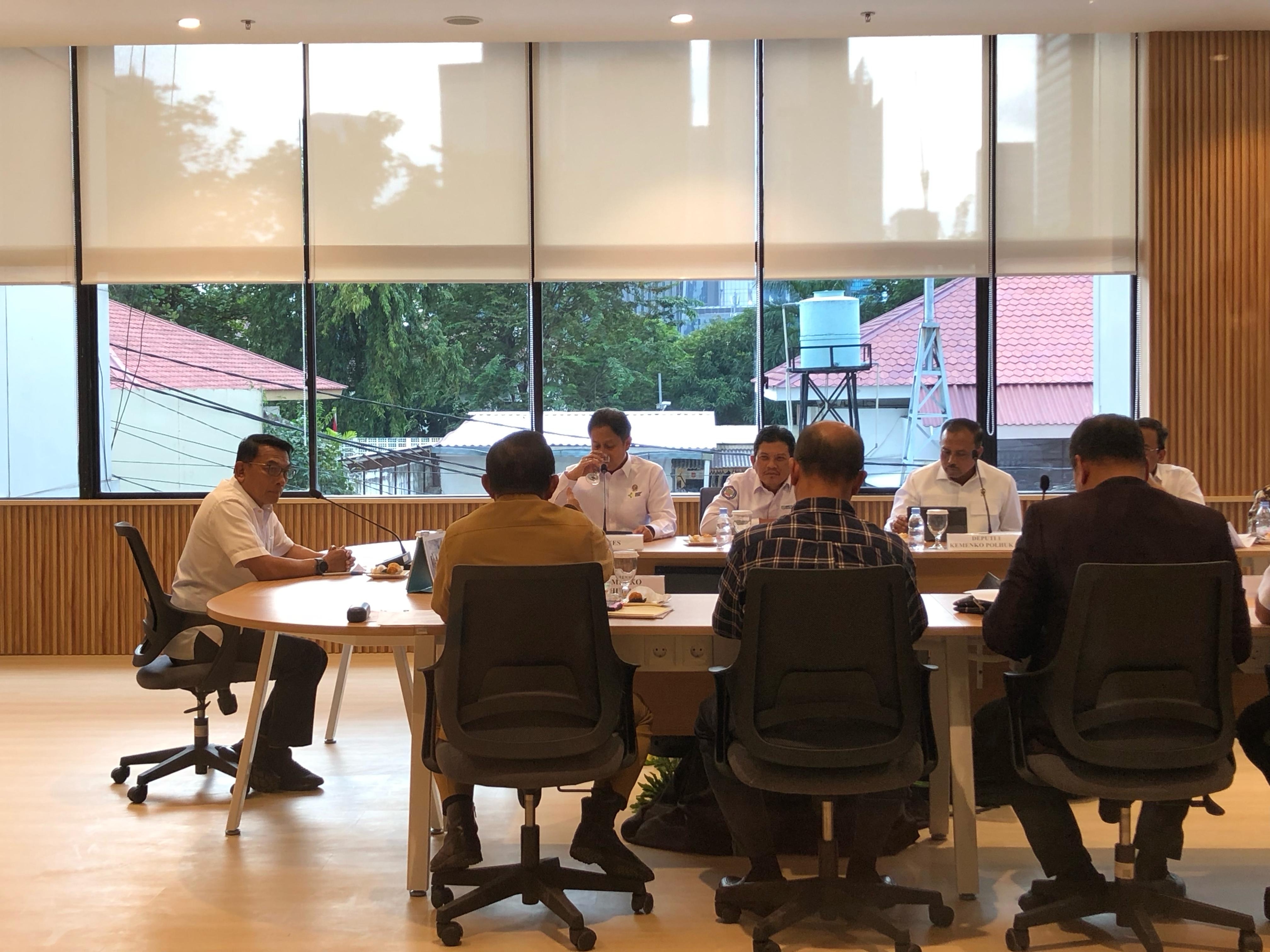 Anggota KPPS Banyak yang Gugur, Moeldoko Gelar Rapat Bareng Ketua KPU, Menkes hingga Dirut BPJS