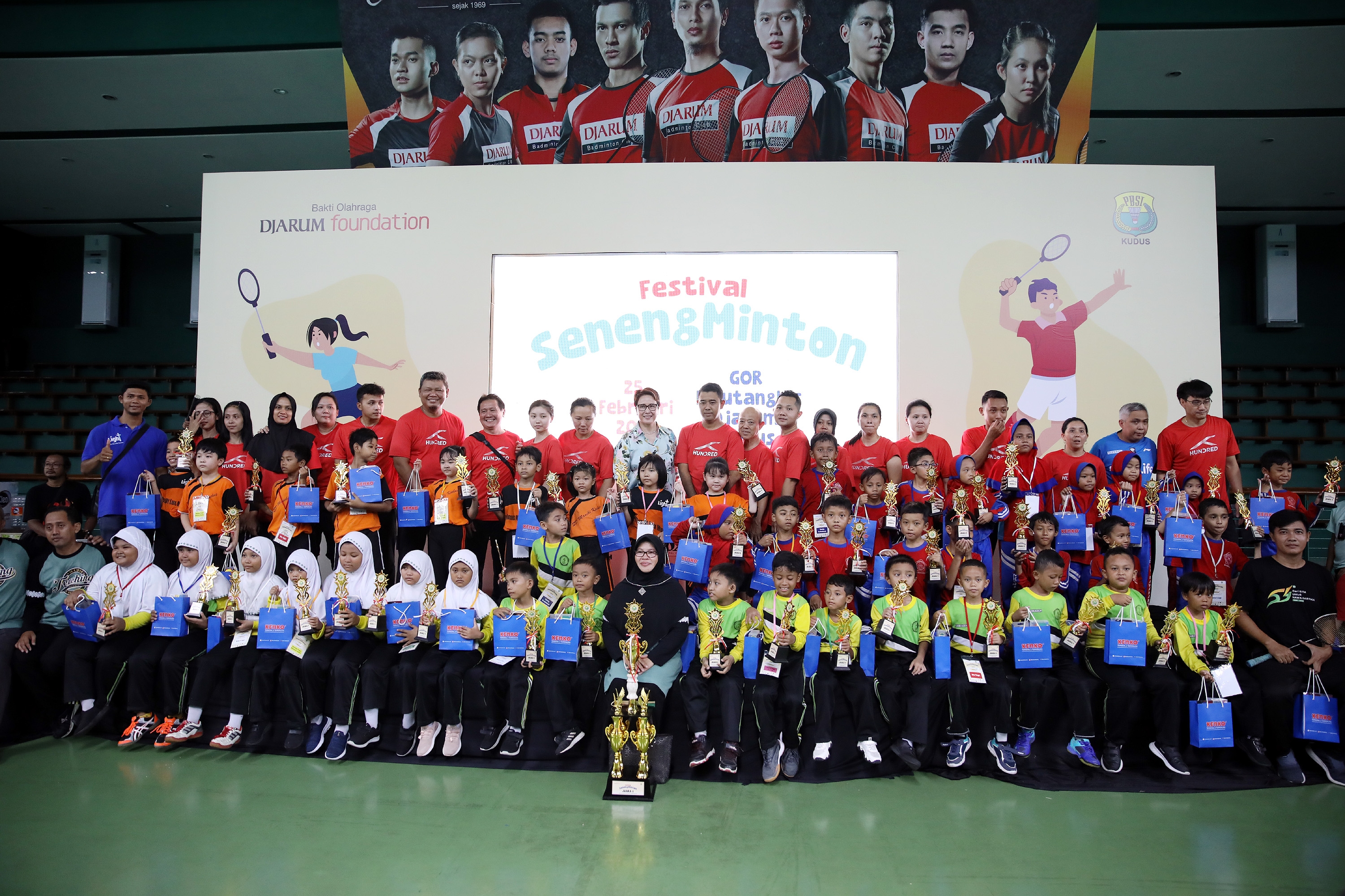 Ratusan Siswa SD Antusias Ikuti Pelatihan Bulutangkis di 'Festival SenengMinton 2024'