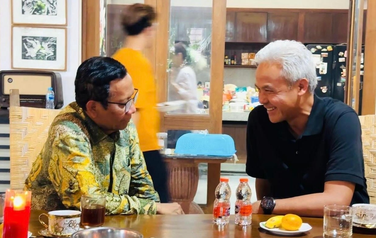 Sempat Berbeda Soal Hak Angket, Ganjar dan Mahfud Makan Siang Bersama Bareng Aktivis Yogyakarta