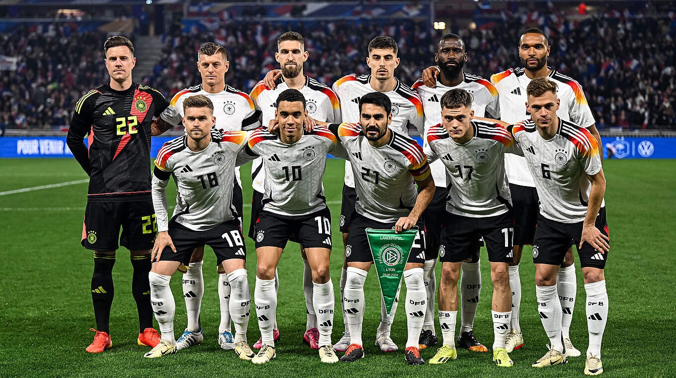 Digeser Nike, 'Garis Tiga' Adidas Bakal Hilang di Jersey Timnas Jerman Mulai 2027