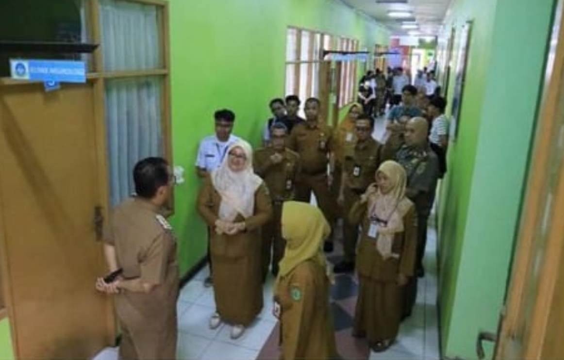 Sidak ke Rumah Sakit Jiwa, Akmal Minta Ruang Tunggu Obat Pakai AC dan TV