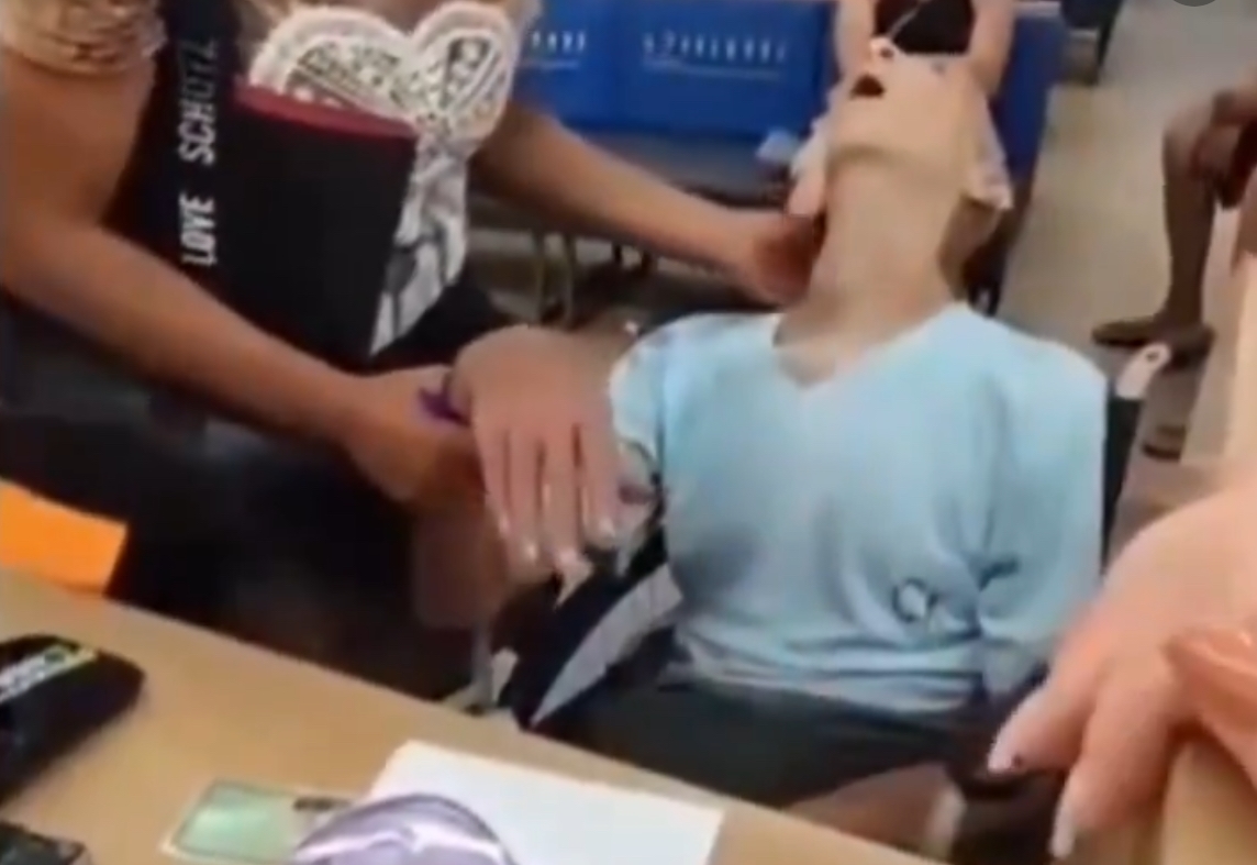 VIRAL! Seorang Wanita di Brazil Tega Bawa Mayat Pamannya ke Bank untuk Tanda Tangan Pinjaman