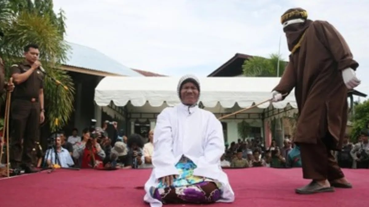 Terbukti Lakukan Zina, Pelanggar Syariat Islam di Aceh Dicambuk 100 Kali