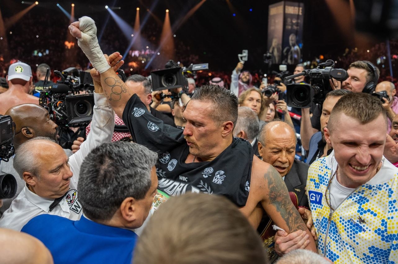 Seberapa Besar Dampak Kemenangan Oleksandr Usyk atas Tyson Fury pada Perang di Ukraina?