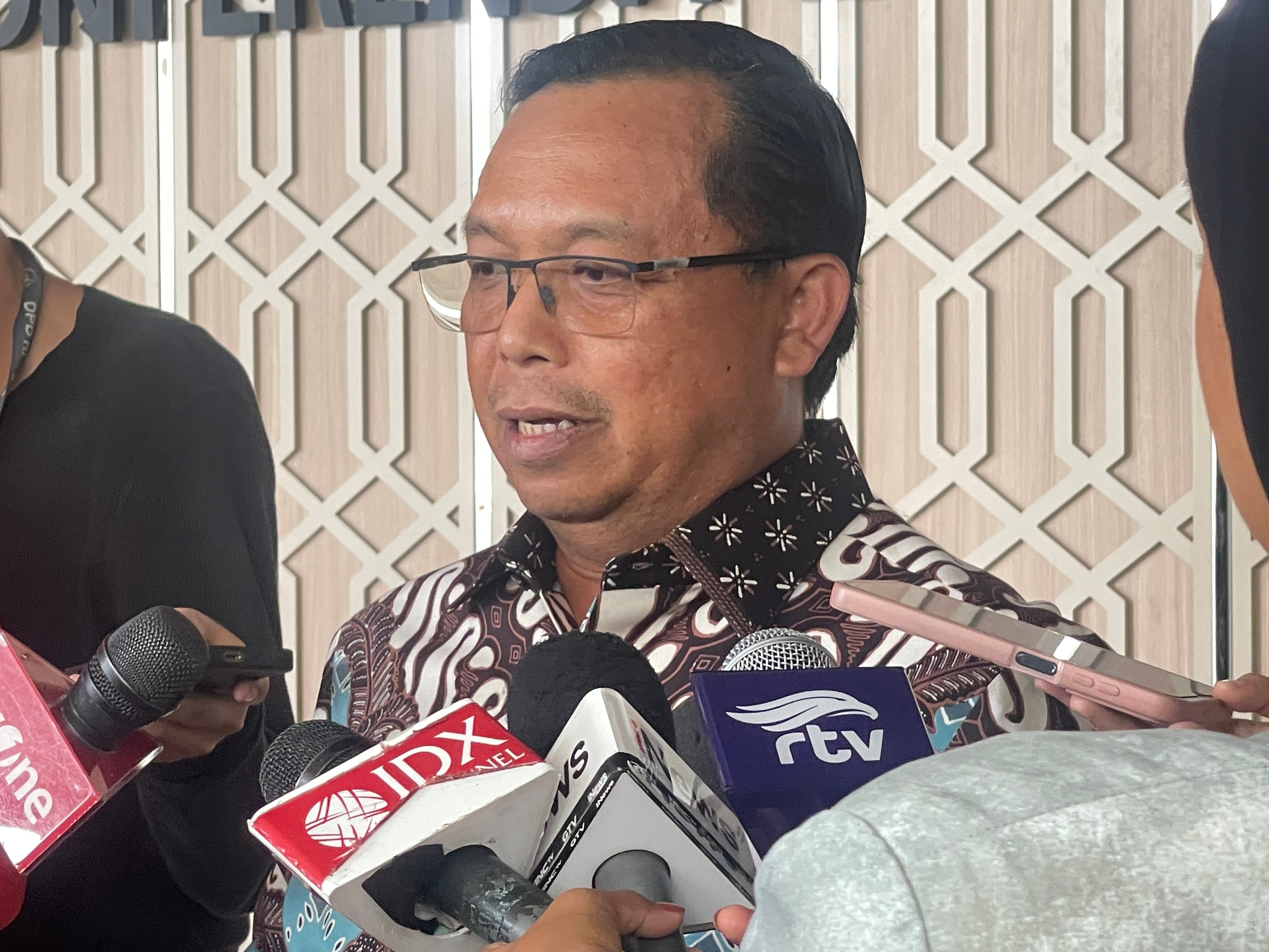 PDIP Goda Khofifah Mau Sodorin Kadernya Jadi Cawagub, Demokrat: Enggak Usah Dirombak Lagi