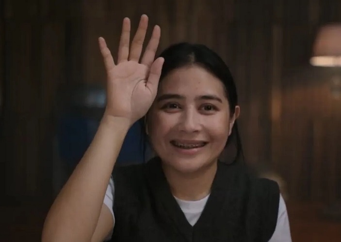 Prilly Latuconsina Girang Dapat Bunga di Pernikahan Angga Yunanda, Bakal Nyusul dengan Omara Esteghlal?