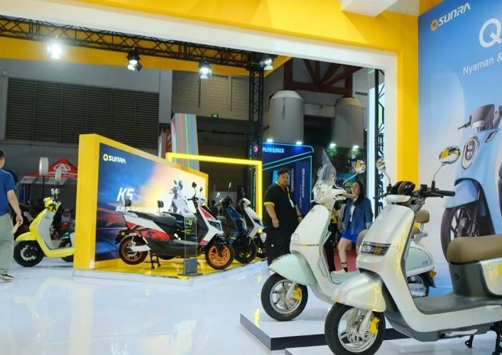Sunra Perkenalkan Sepeda Motor Listrik Unggulan di Jakarta Fair 2024