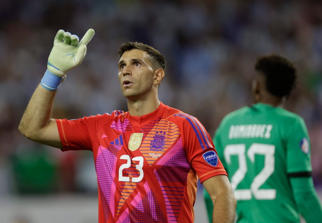 Piala Amerika: Jago Adu Penalti, Emiliano Martinez ternyata Latihan Blok 500 Kali Sehari