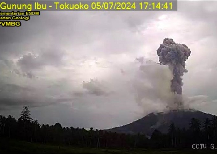 Gunung Ibu Erupsi Lagi, Abu Vulkanik Mencapai 1.000 Meter