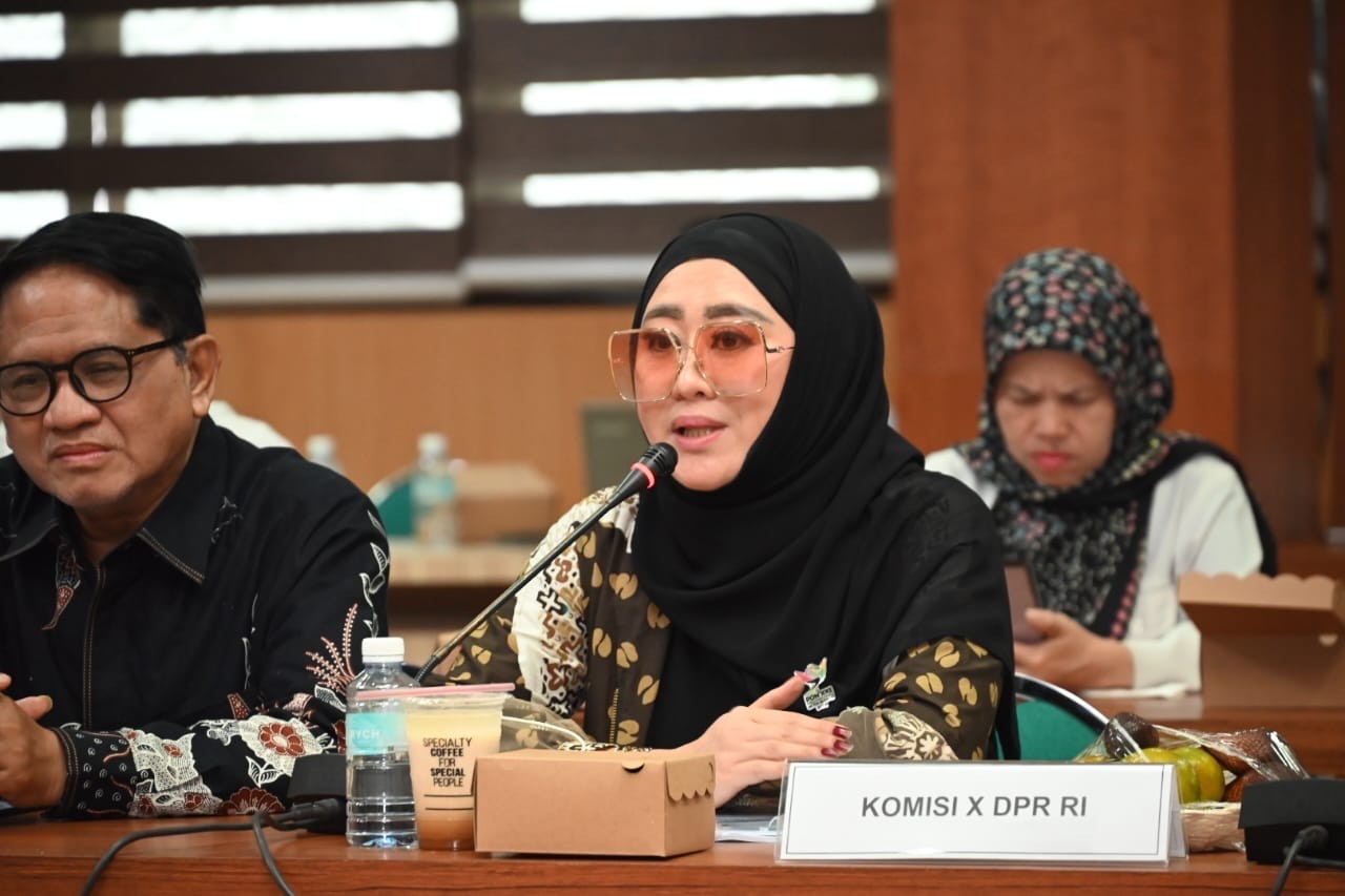 Sekolah Negeri Masih Terbatas, DPR Sindir Pemerintah: Bangun Jalan Tol Saja Bisa