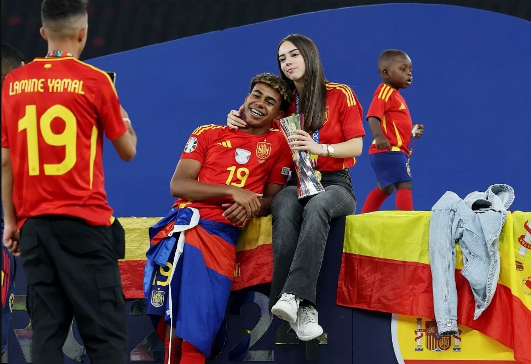 Ngenes! Pacar Lamine Yamal Terciduk Selingkuh Saat Siaran Langsung Instagram, Netizen: Fix Jadi Pemain Termuda yang Diselingkuhi