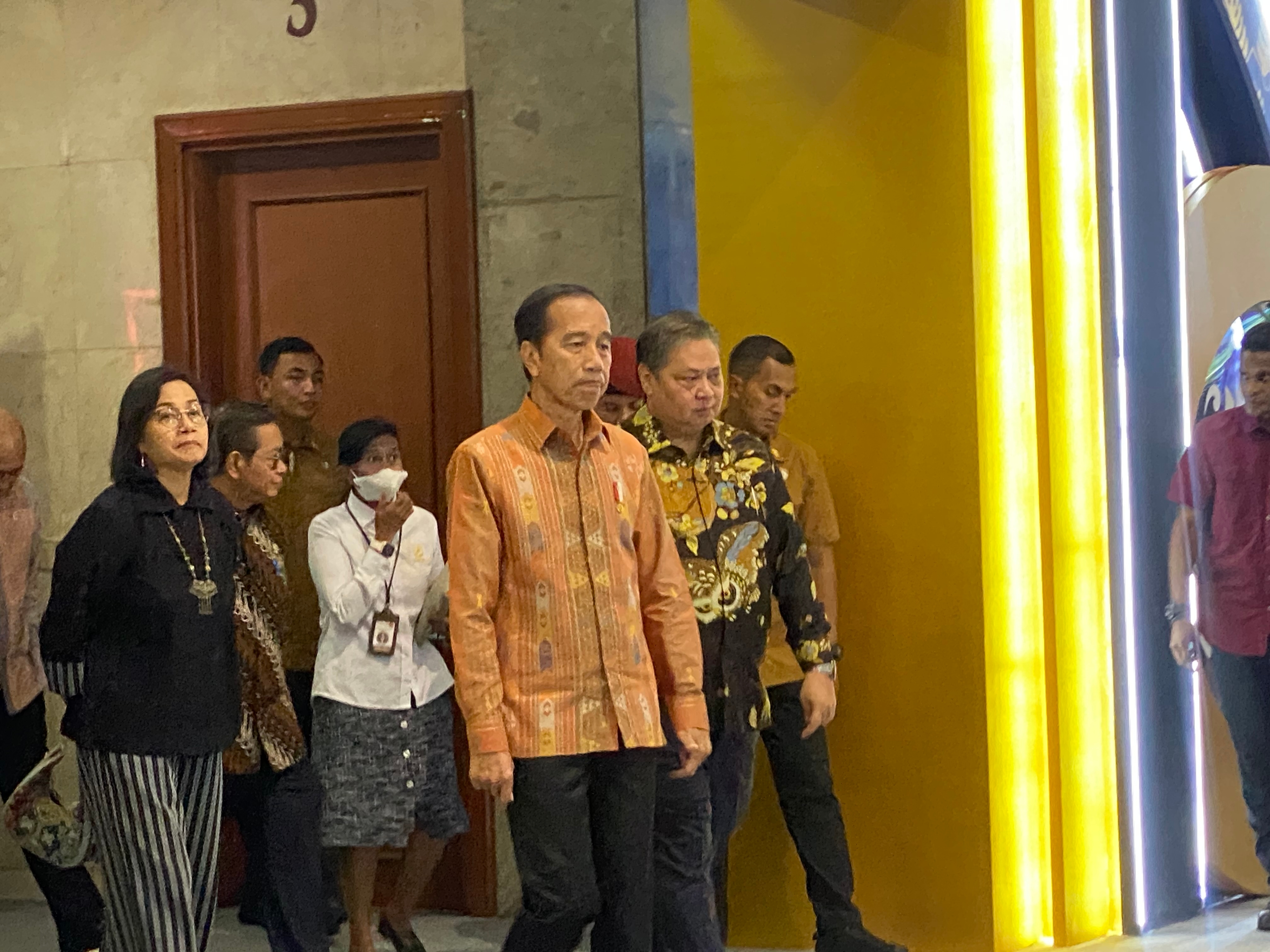 Bantah Reshuffle Kabinet, Jokowi: Cuma Isu
