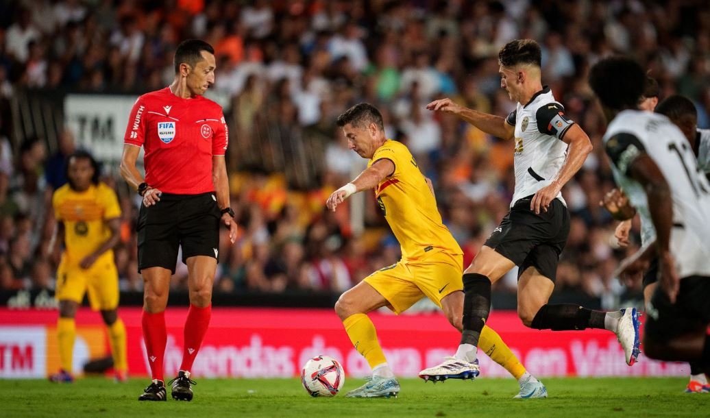Robert Lewandowski Selamatkan Debut Hansi Flick, La Masia Dominasi Starter Barcelona