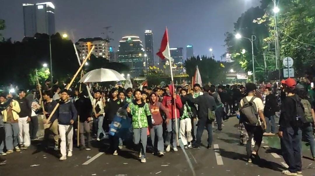 Tak Hanya Mahasiswa, Sejumlah Pelajar SMA Ikut Berdemo di Depan Gedung DPR