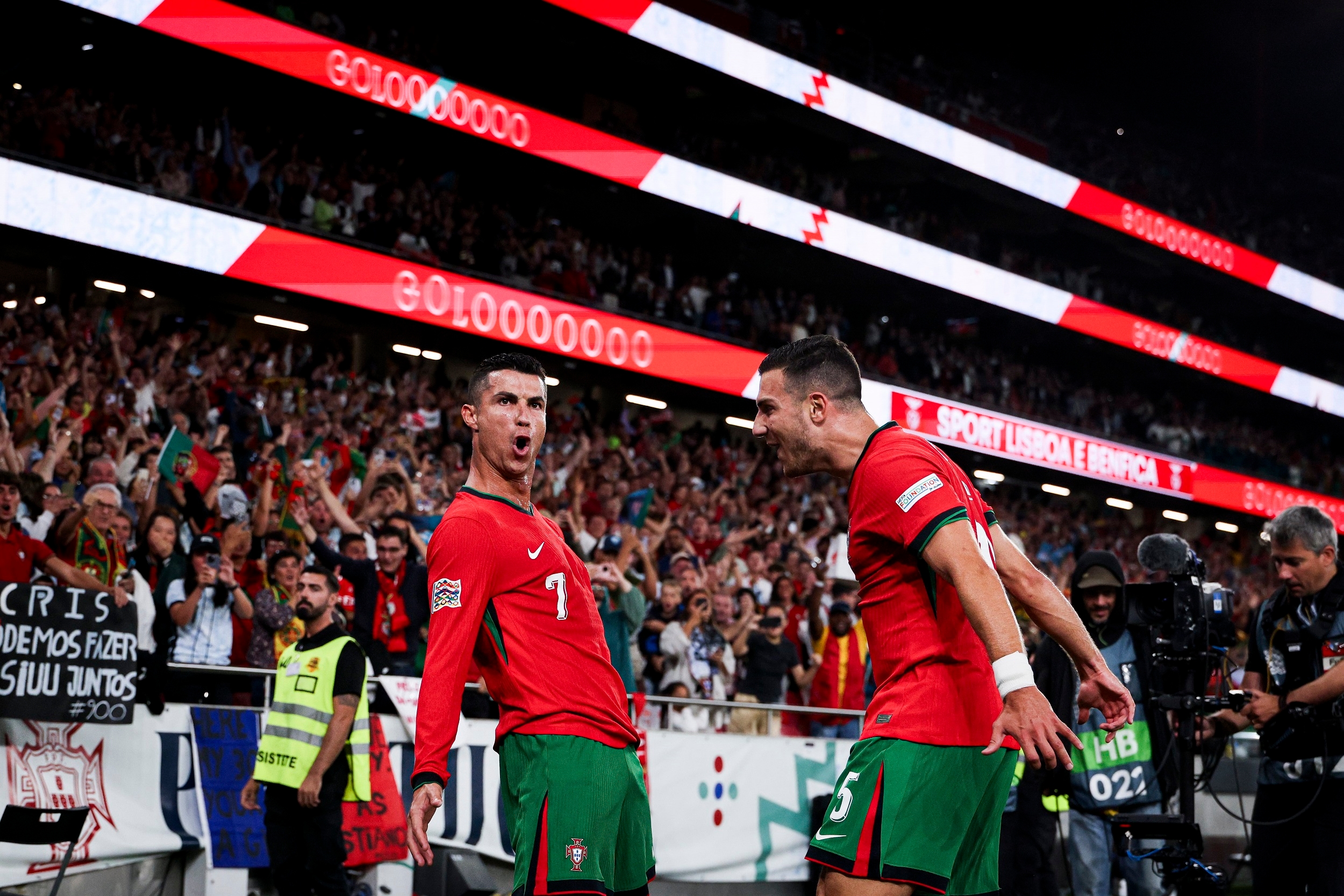 Lewati 900 Gol di Laga Kontra Skotlandia, Cristiano Ronaldo Isyaratkan Belum 'Habis'