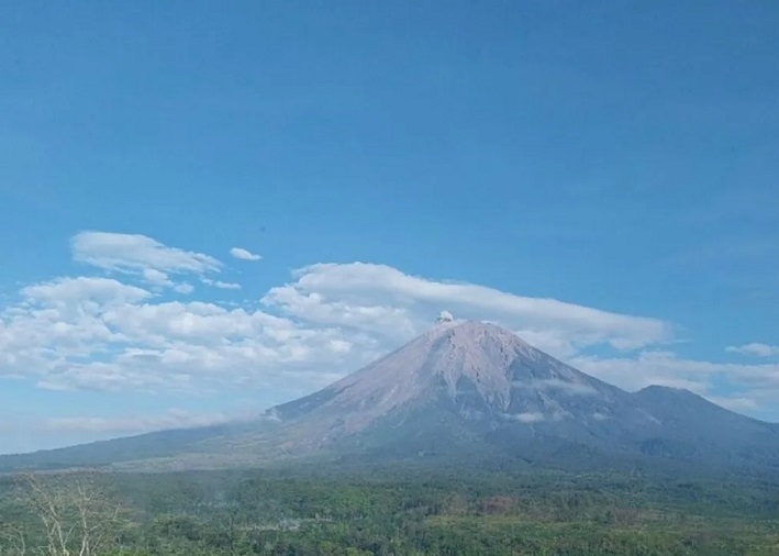 Gunung Semeru Erupsi, Letusan Teramati Sekitar 400 Meter di Atas Puncak