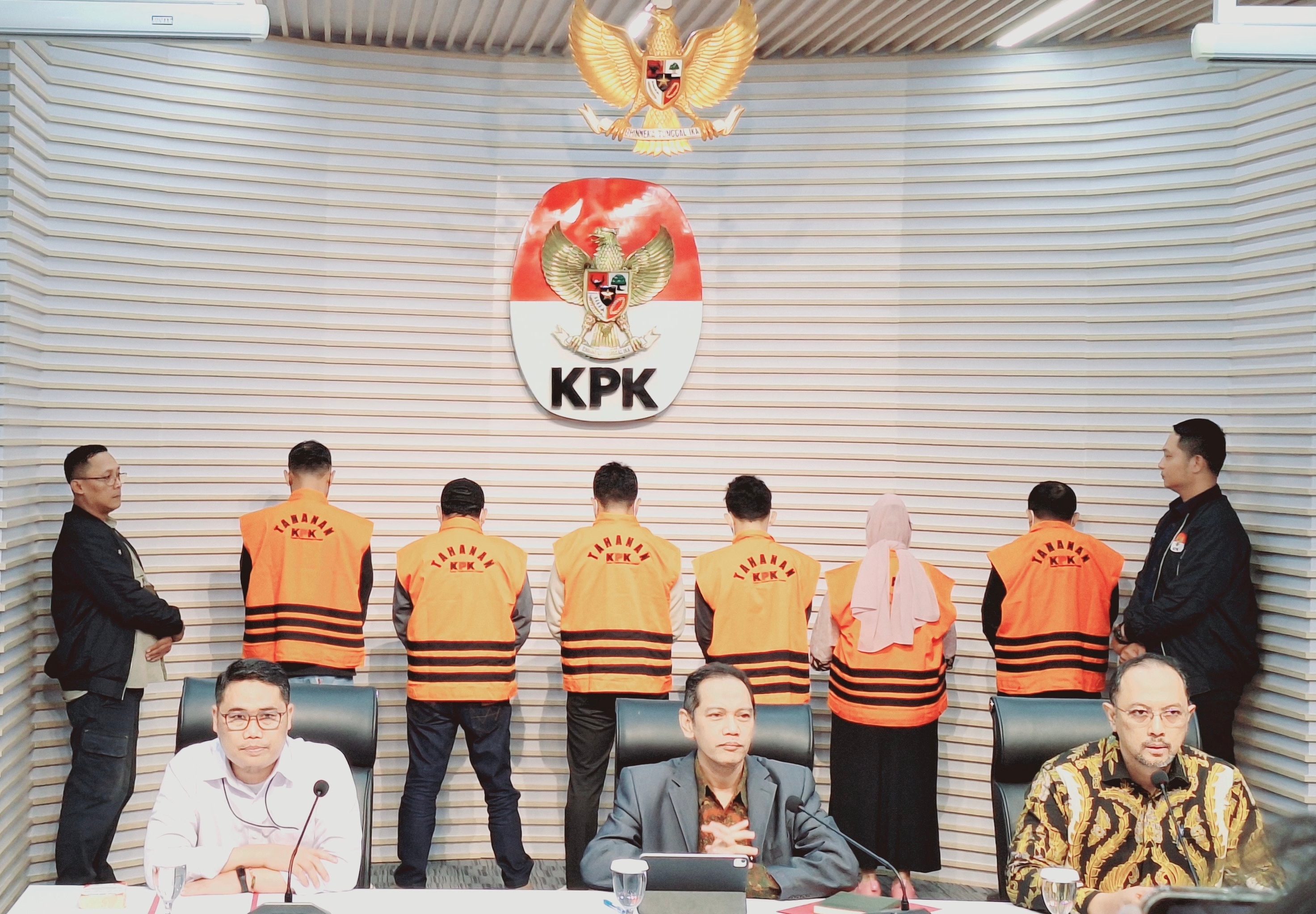 KPK Sita Uang Rp12 Miliar dan USD500 dari OTT Kalsel yang Seret Paman Birin