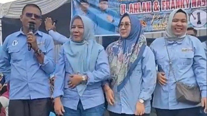 Jadi Sorotan! Calon Wali Kota Prabumulih, Arlan Pamerkan Keempat Istrinya Saat Kampanye