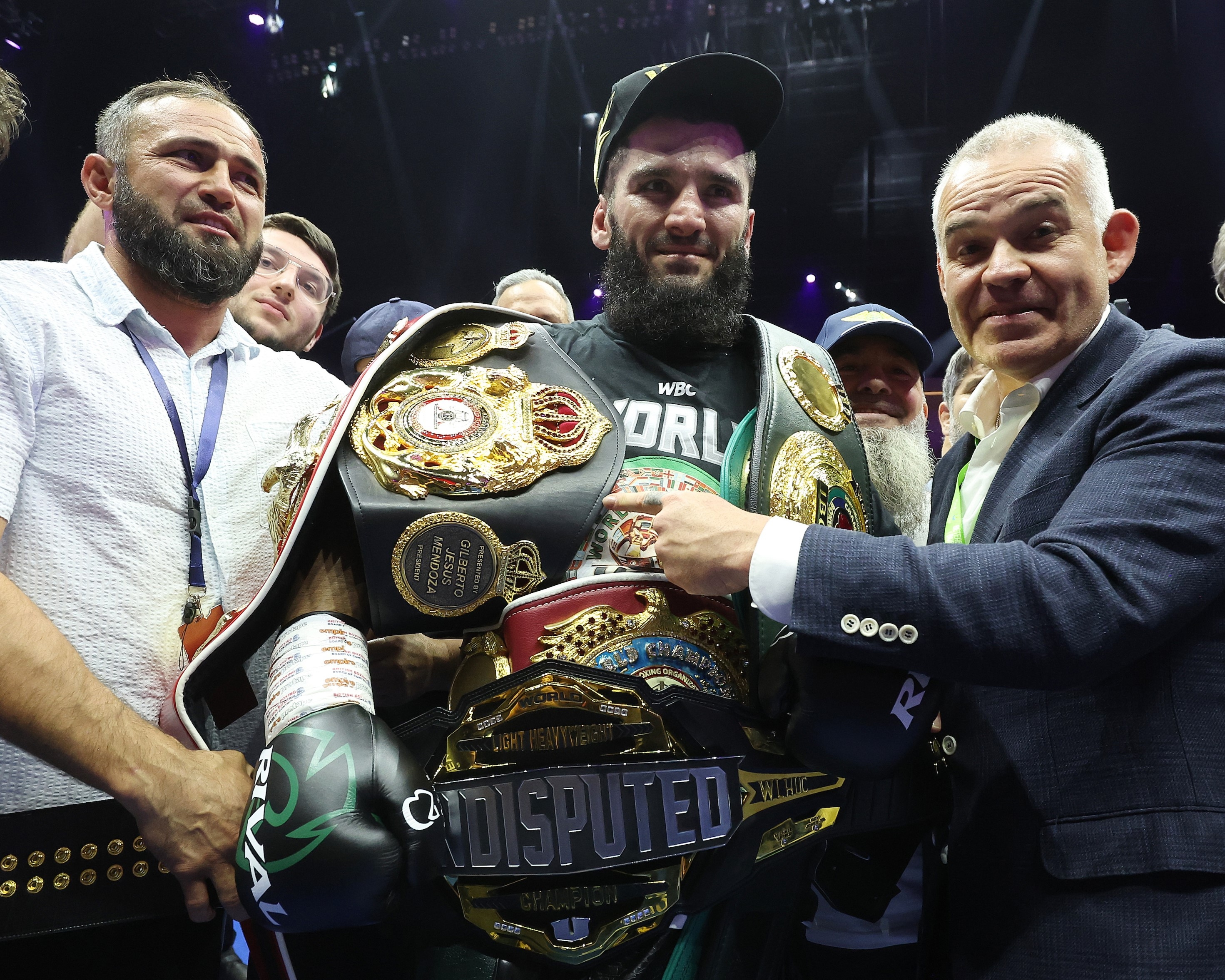 Artur Beterbiev Juara tak Terbantahkan Usai Kalahkan Dmitry Bivol, Promotor Ingin Tarung Ulang