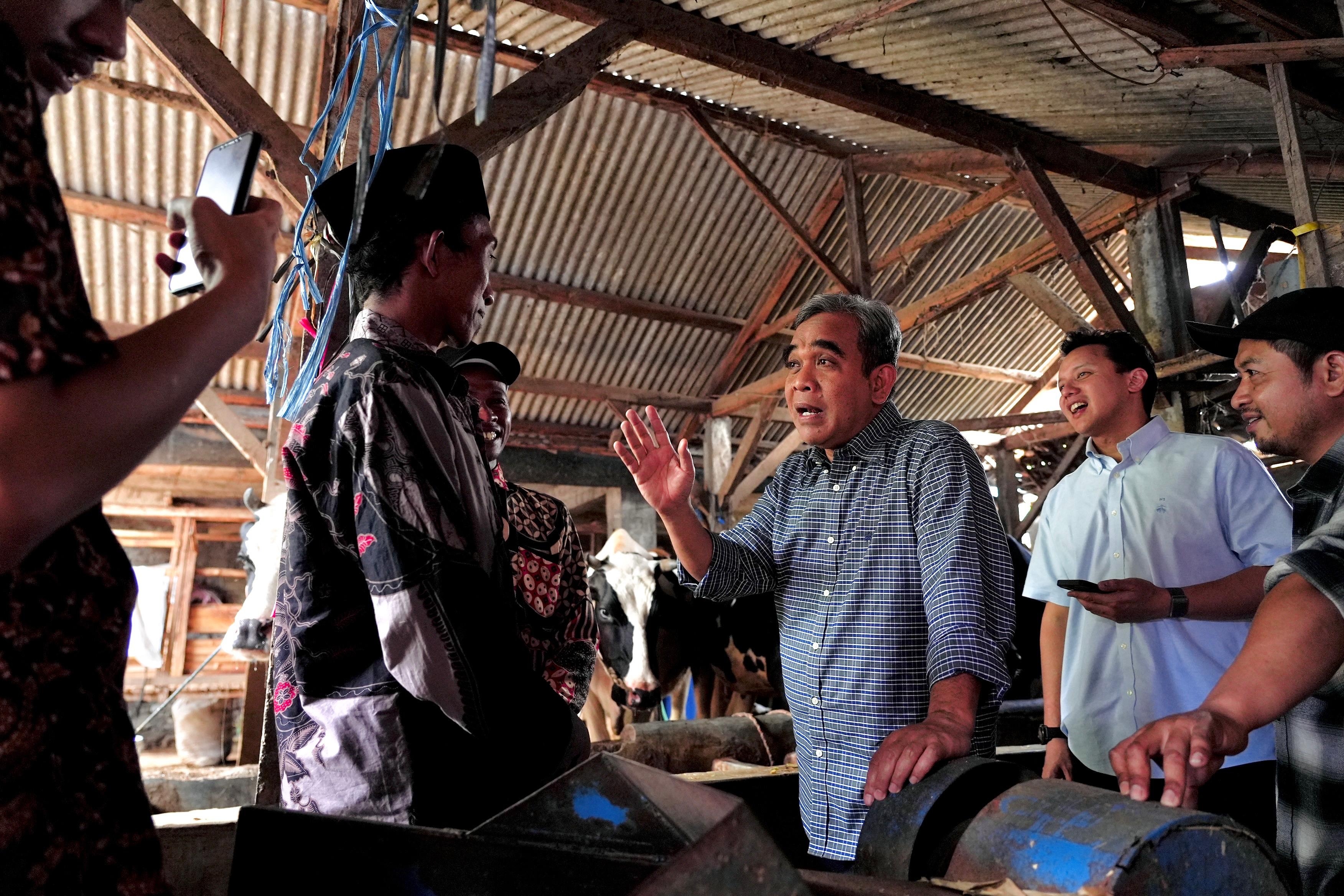 Ketua MPR Janji Perjuangkan Keluhan Peternak Sapi Perah di Malang