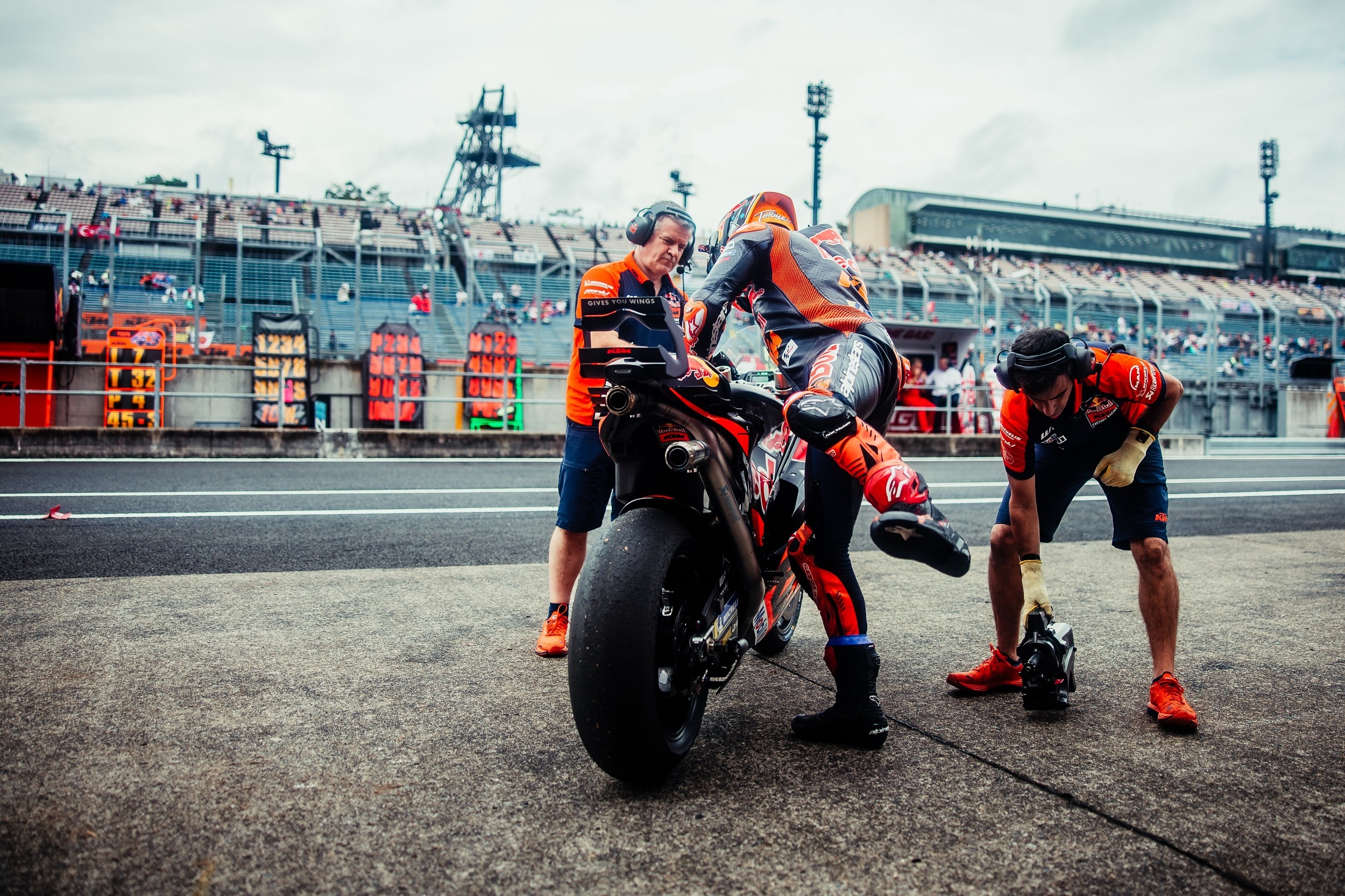 KTM Tegaskan tetap Turun di MotoGP 2025 di Tengah Lilitan Utang dan Isu Bangkrut