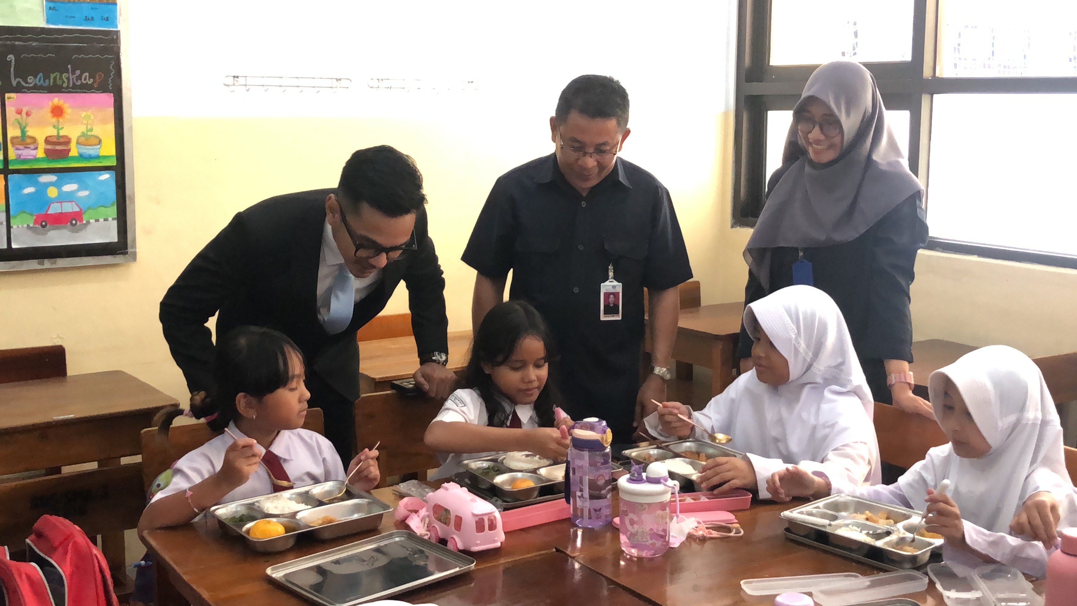 Istana Jelaskan Alasan Tak Ada Susu dalam Paket Makan Bergizi Gratis di Jakbar