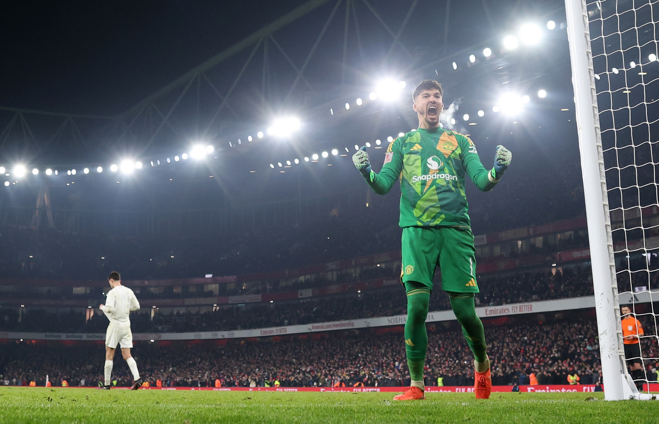Altay Bayindir, Kiper Cadangan MU Jarang Main yang Hidupnya Berubah dalam Semalam