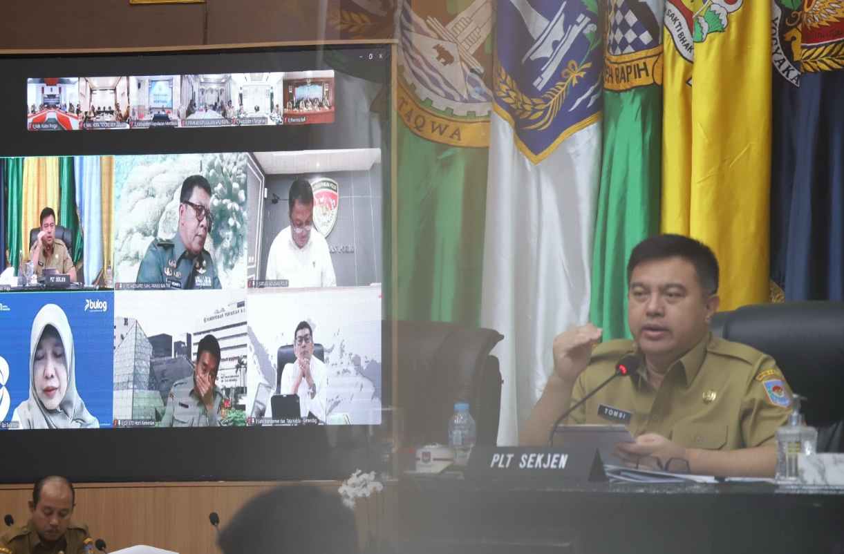 Kemendagri Minta Pemda Kendalikan Harga Bawang Merah dan Beras