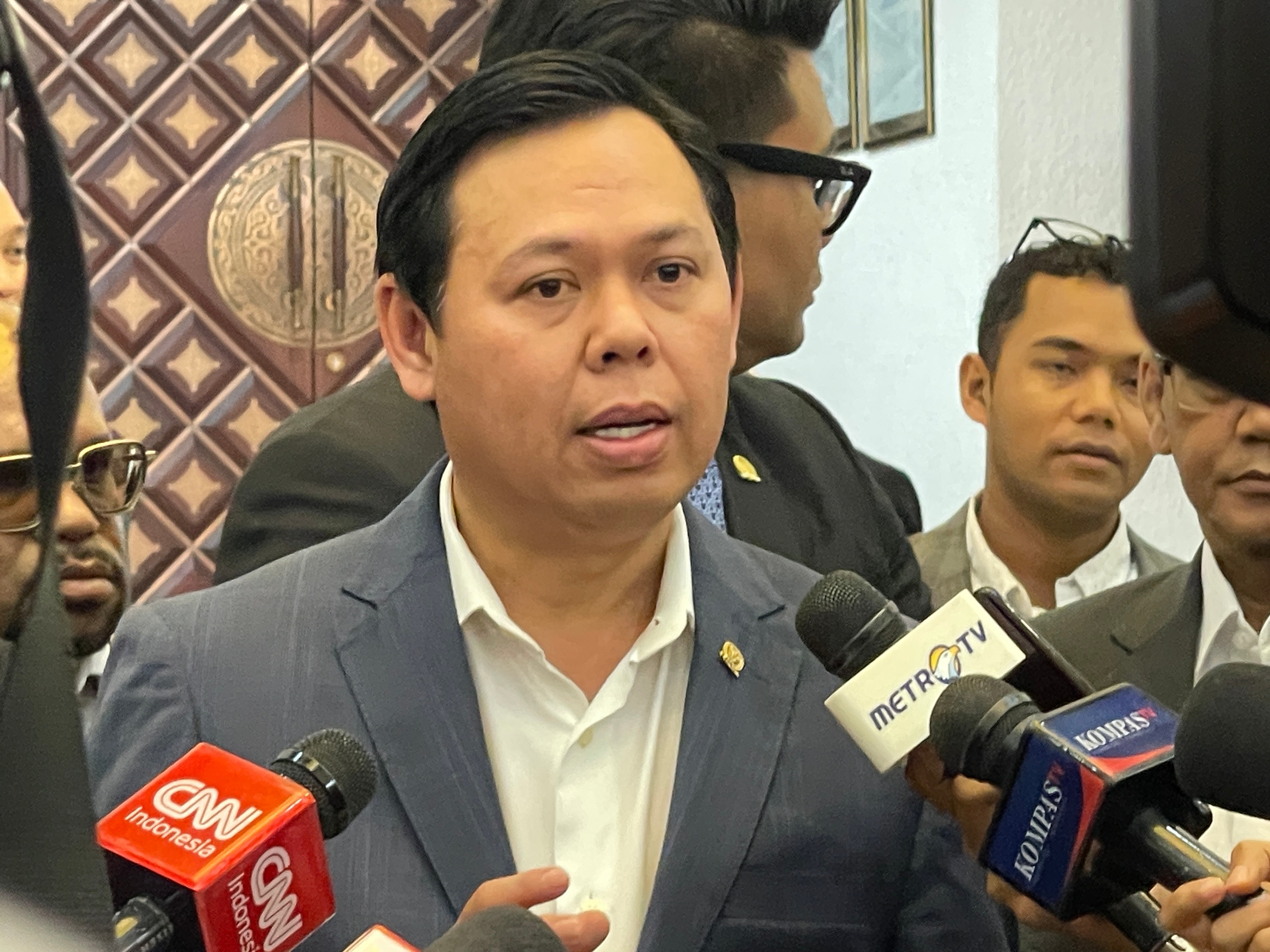 Apresiasi Pemerintah Transfer Tunjangan Guru ASN secara Langsung, Ketua DPD: Semua Guru Harus Sejahtera