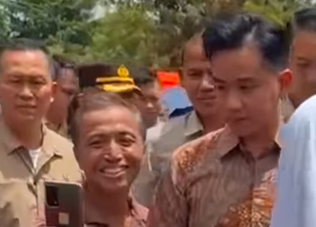 Cekatan, Wapres Gibran Klarifikasi Sebelum Isu Tak Mau Salaman dengan Warga Merebak