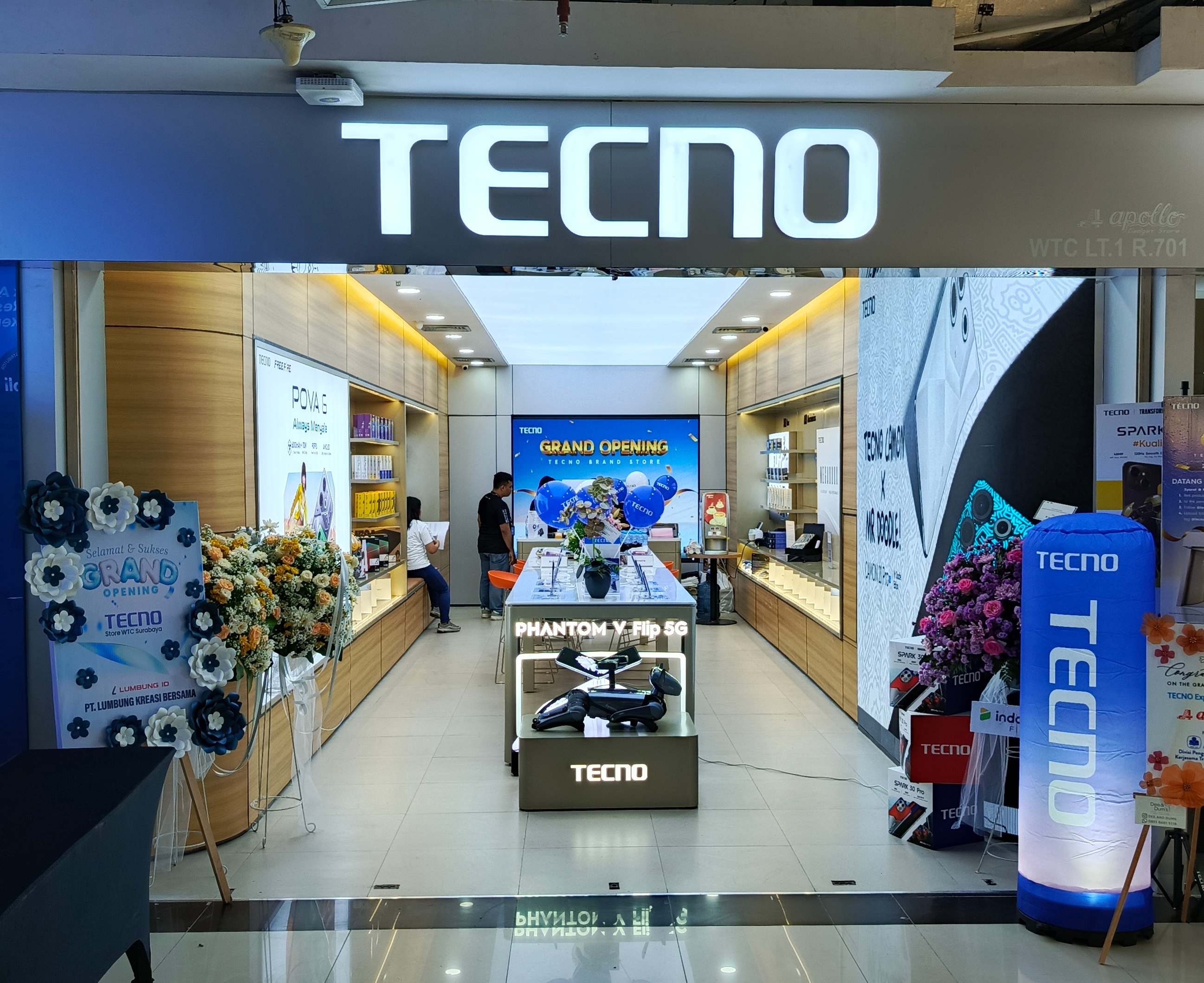 TECNO Resmikan Experience  Store Pertama di Surabaya